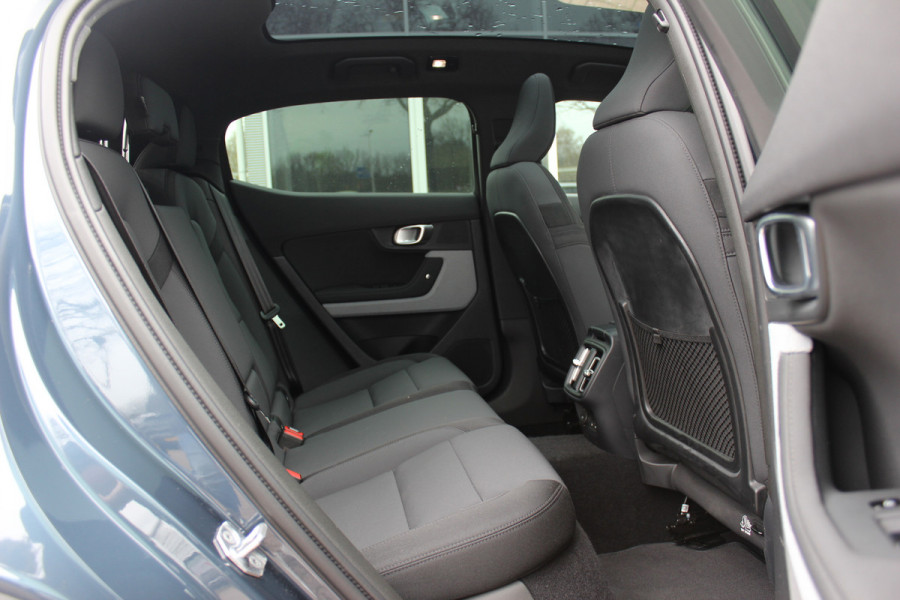 Polestar 2 Long Range Dual Motor Launch Edition 78kWh / SoH 92,9% / Trekhaak / Panoramadak / 360Camera / Luxe Leder / Keyless / 19'' / Stuurverwarming / Navigatie / DAB / ACC / Virtual Cockpit