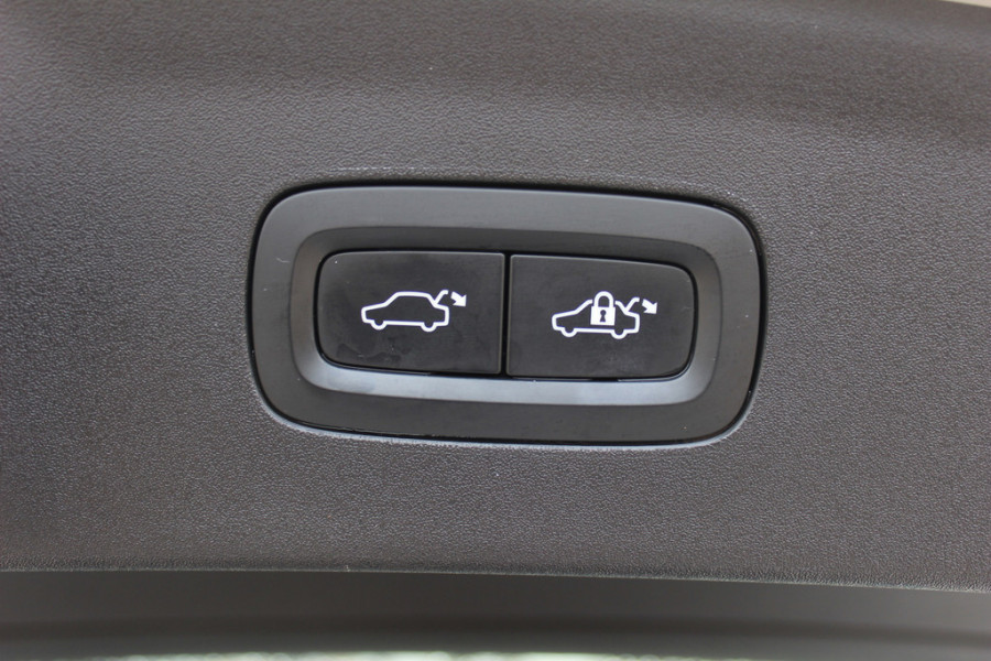 Polestar 2 Long Range Dual Motor Launch Edition 78kWh / SoH 92,9% / Trekhaak / Panoramadak / 360Camera / Luxe Leder / Keyless / 19'' / Stuurverwarming / Navigatie / DAB / ACC / Virtual Cockpit