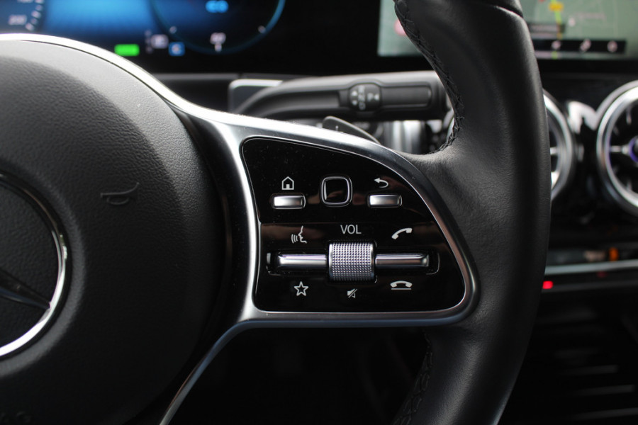 Mercedes-Benz EQB 250 Business Line 7p. 67 kWh / Camera / Apple CarPlay / Half leder / Keyless / 18'' / Navigatie / DAB / Dodehoek / Cruise Control