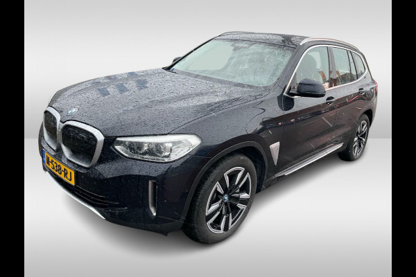 BMW iX3 Executive 80 kWh / Panoramadak / Camera / Head-up / 20'' / Leder / Harman Kardon / Navigatie / Memory seats / Dodehoek / DAB / Stoelverwarming / Cruise Control Adaptief