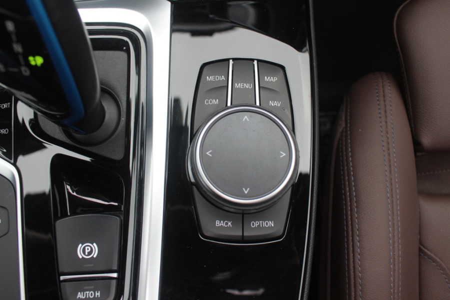 BMW iX3 Executive 80 kWh / Panoramadak / Camera / Head-up / 20'' / Leder / Harman Kardon / Navigatie / Memory seats / Dodehoek / DAB / Stoelverwarming / Cruise Control Adaptief