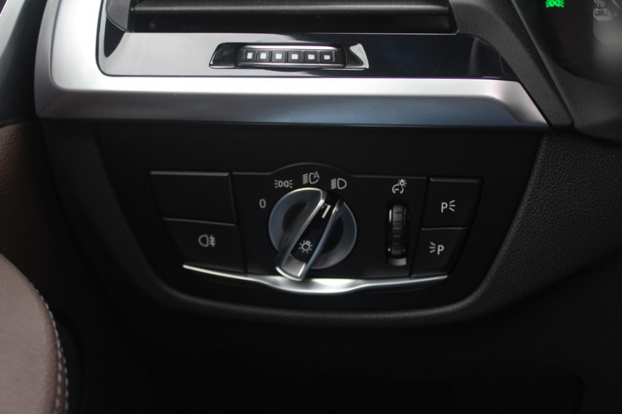 BMW iX3 Executive 80 kWh / Panoramadak / Camera / Head-up / 20'' / Leder / Harman Kardon / Navigatie / Memory seats / Dodehoek / DAB / Stoelverwarming / Cruise Control Adaptief