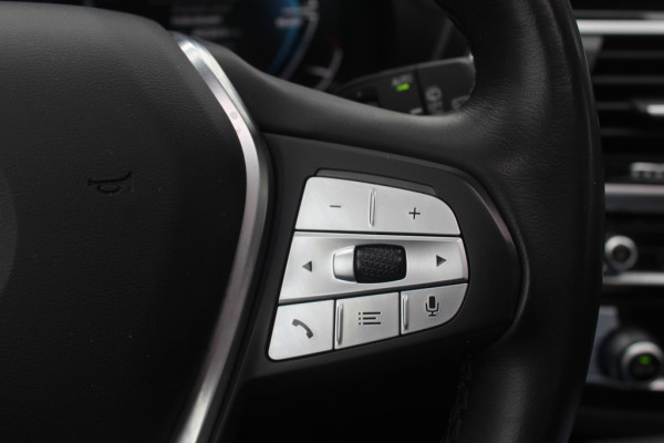 BMW iX3 Executive 80 kWh / Panoramadak / Camera / Head-up / 20'' / Leder / Harman Kardon / Navigatie / Memory seats / Dodehoek / DAB / Stoelverwarming / Cruise Control Adaptief
