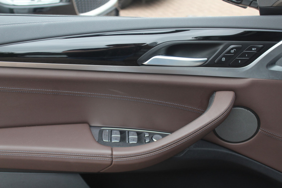 BMW iX3 Executive 80 kWh / Panoramadak / Camera / Head-up / 20'' / Leder / Harman Kardon / Navigatie / Memory seats / Dodehoek / DAB / Stoelverwarming / Cruise Control Adaptief