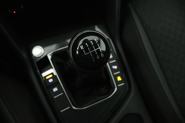 Volkswagen Tiguan 1.5 TSI Comfortline Business (NAVIGATIE, TREKHAAK, 360 CAMERA, VIRTUAL COCKPIT, LED)