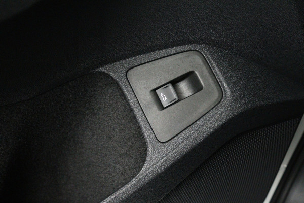 Volkswagen Tiguan 1.5 TSI Comfortline Business (NAVIGATIE, TREKHAAK, 360 CAMERA, VIRTUAL COCKPIT, LED)