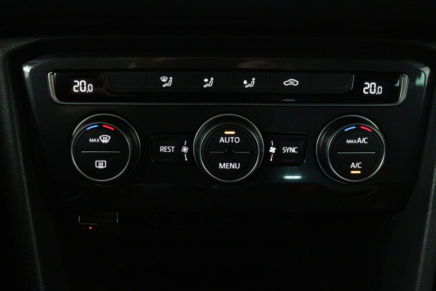 Volkswagen Tiguan 1.5 TSI Comfortline Business (NAVIGATIE, TREKHAAK, 360 CAMERA, VIRTUAL COCKPIT, LED)