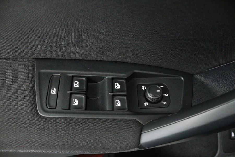 Volkswagen Tiguan 1.5 TSI Comfortline Business (NAVIGATIE, TREKHAAK, 360 CAMERA, VIRTUAL COCKPIT, LED)