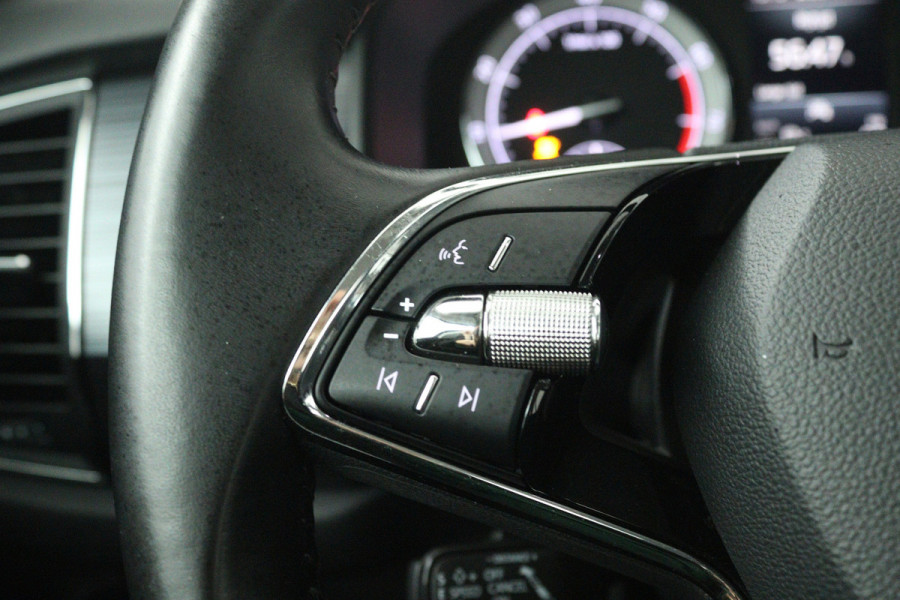 Škoda Kodiaq 1.5 TSI Business Edition 7p. (TREKHAAK, NAVI, CAMERA, PDC, STOELVERWARMING, 1e EIGENAAR, CARPLAY, GOED ONDERHOUDEN)