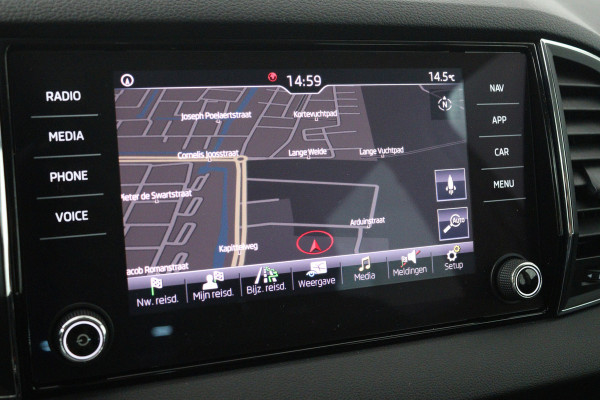 Škoda Karoq 1.0 TSI Clever Edition (NAVIGATIE, STOELVERWARMING, PARKEERSENSOREN, CARPLAY)