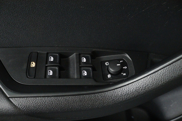 Škoda Karoq 1.0 TSI Clever Edition (NAVIGATIE, STOELVERWARMING, PARKEERSENSOREN, CARPLAY)