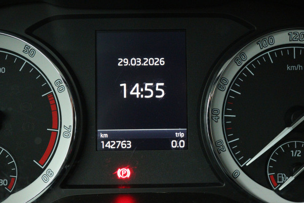 Škoda Karoq 1.0 TSI Clever Edition (NAVIGATIE, STOELVERWARMING, PARKEERSENSOREN, CARPLAY)