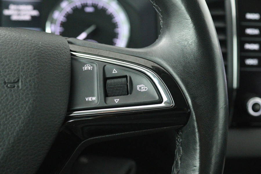 Škoda Karoq 1.0 TSI Clever Edition (NAVIGATIE, STOELVERWARMING, PARKEERSENSOREN, CARPLAY)