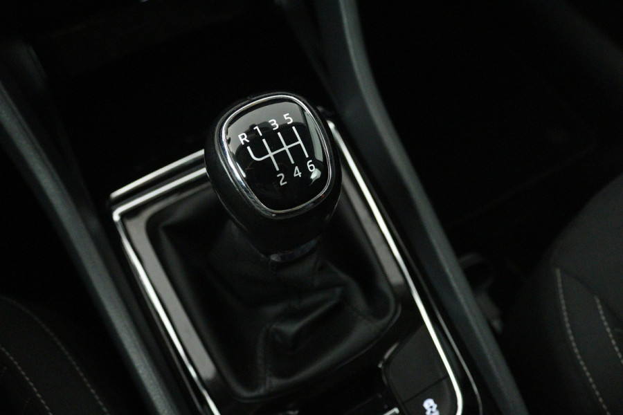 Škoda Karoq 1.0 TSI Clever Edition (NAVIGATIE, STOELVERWARMING, PARKEERSENSOREN, CARPLAY)