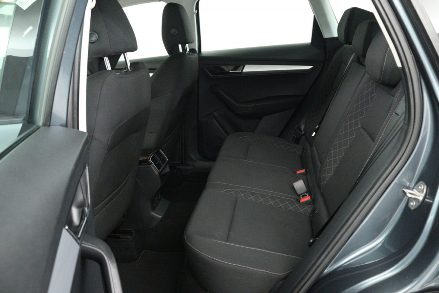 Škoda Karoq 1.0 TSI Clever Edition (NAVIGATIE, STOELVERWARMING, PARKEERSENSOREN, CARPLAY)