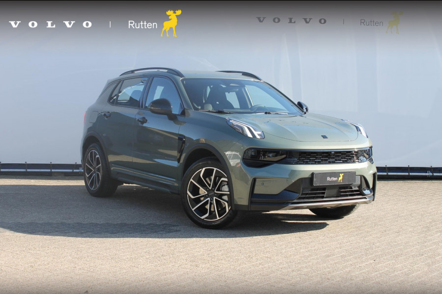 Lynk & Co 01 276PK Automaat Core / Adaptieve cruise control / Stoel - en stuurwielverarming / Parkeersensoren met camera / Apple carplay / Trekhaak / Metallic lak / 19" lichtmetalen velgen