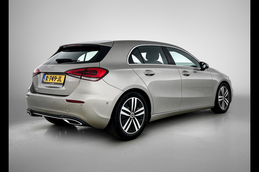 Mercedes-Benz A-Klasse 180 Business Solution Luxury Ledkoplampen | Sfeerverlichting | Stoelverwarming | Parkeerpakket met achteruitrijcamera. Inclusief 48 maanden MB Certified garantie voor Europa.