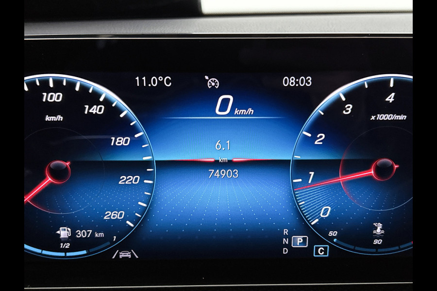 Mercedes-Benz A-Klasse 180 Business Solution Luxury Ledkoplampen | Sfeerverlichting | Stoelverwarming | Parkeerpakket met achteruitrijcamera. Inclusief 48 maanden MB Certified garantie voor Europa.