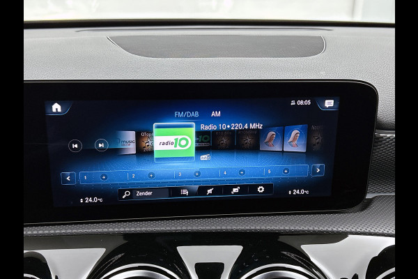 Mercedes-Benz A-Klasse 180 Business Solution Luxury Ledkoplampen | Sfeerverlichting | Stoelverwarming | Parkeerpakket met achteruitrijcamera. Inclusief 48 maanden MB Certified garantie voor Europa.