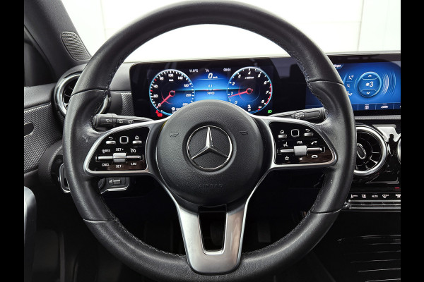 Mercedes-Benz A-Klasse 180 Business Solution Luxury Ledkoplampen | Sfeerverlichting | Stoelverwarming | Parkeerpakket met achteruitrijcamera. Inclusief 48 maanden MB Certified garantie voor Europa.