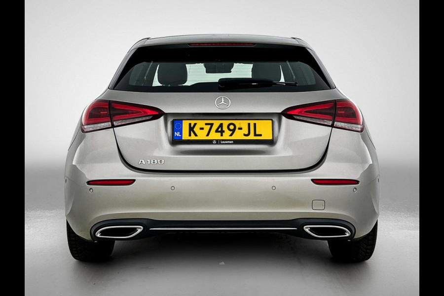 Mercedes-Benz A-Klasse 180 Business Solution Luxury Ledkoplampen | Sfeerverlichting | Stoelverwarming | Parkeerpakket met achteruitrijcamera. Inclusief 48 maanden MB Certified garantie voor Europa.