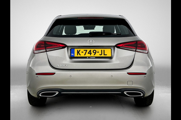 Mercedes-Benz A-Klasse 180 Business Solution Luxury Ledkoplampen | Sfeerverlichting | Stoelverwarming | Parkeerpakket met achteruitrijcamera. Inclusief 48 maanden MB Certified garantie voor Europa.