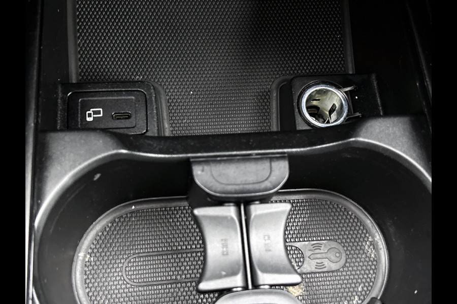 Mercedes-Benz A-Klasse 180 Business Solution Luxury Ledkoplampen | Sfeerverlichting | Stoelverwarming | Parkeerpakket met achteruitrijcamera. Inclusief 48 maanden MB Certified garantie voor Europa.