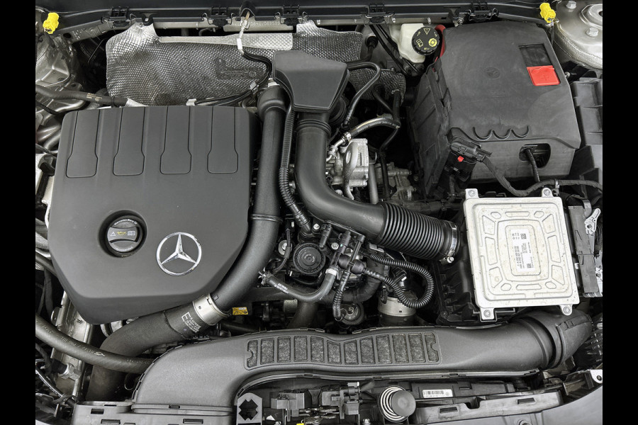 Mercedes-Benz A-Klasse 180 Business Solution Luxury Ledkoplampen | Sfeerverlichting | Stoelverwarming | Parkeerpakket met achteruitrijcamera. Inclusief 48 maanden MB Certified garantie voor Europa.