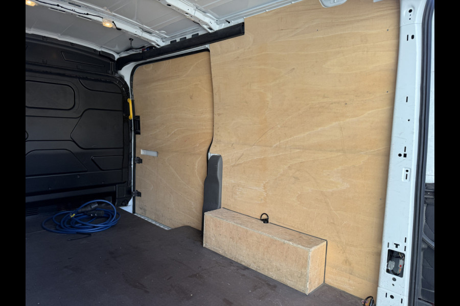Ford E-Transit 390 75kWh 184PK 390 Elektrisch 75kWh 334km WLTP BEV Snelladen L2H2 Climate Control Tachograaf Carplay 360° Camera Stoelverwarming Parkeersensoren voor achter Laadkabel