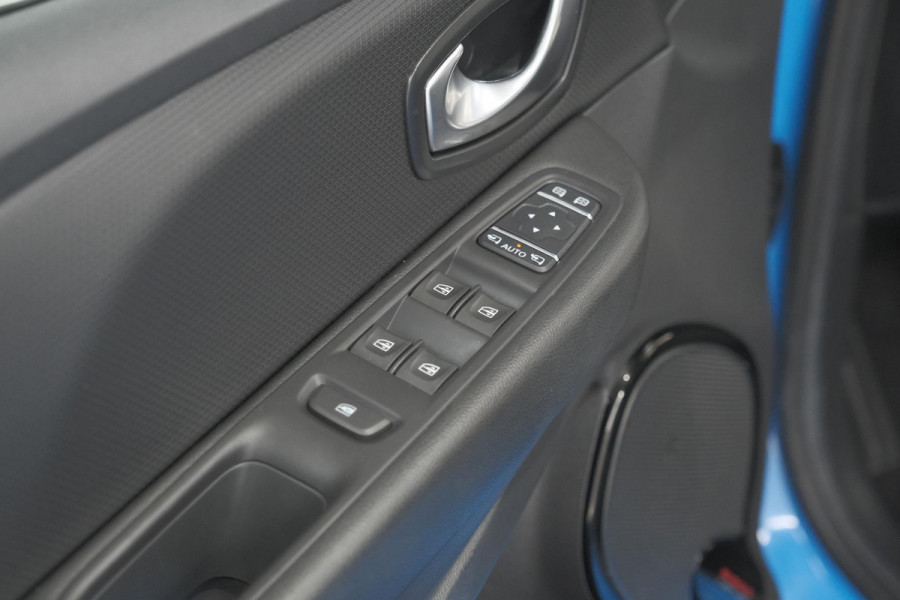 Renault Clio Estate TCe 90 Intens | Navigatie | Parkeersensoren | Half Leder | Climate Control | Dakrails