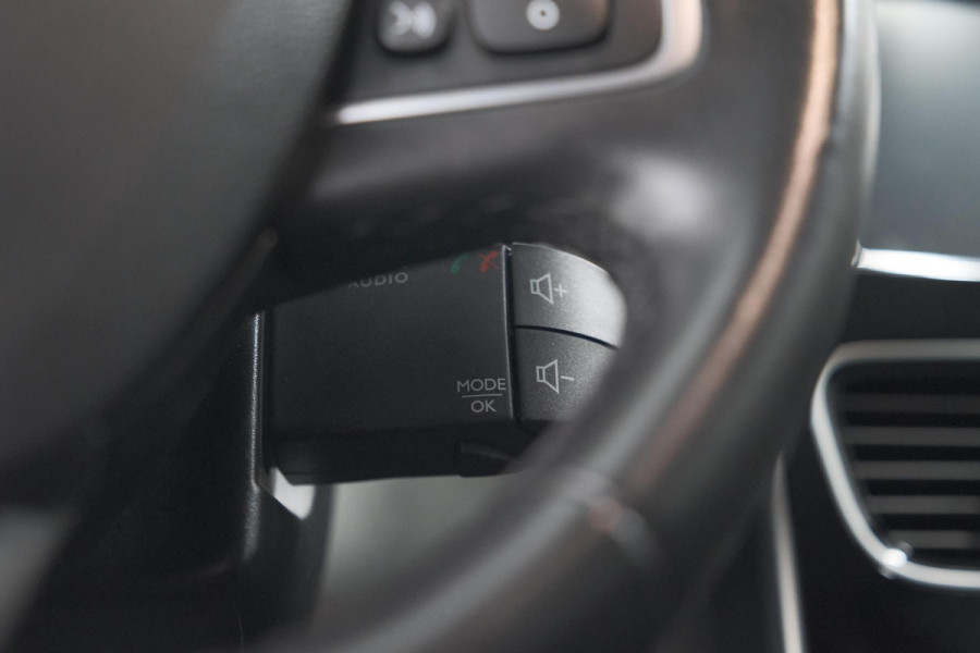 Renault Clio Estate TCe 90 Intens | Navigatie | Parkeersensoren | Half Leder | Climate Control | Dakrails