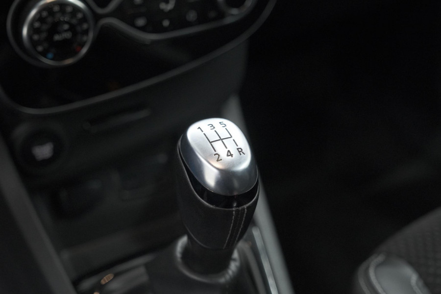 Renault Clio Estate TCe 90 Intens | Navigatie | Parkeersensoren | Half Leder | Climate Control | Dakrails