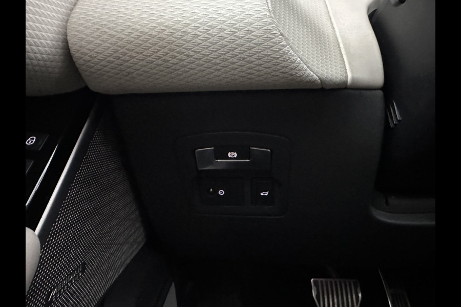 Land Rover Range Rover Velar 2.0 P300 Turbo AWD R-Dynamic HSE Aut. *PANO | HEAD-UP | LEATHER | MATRIX-LED | MEMORY-PACK | BLINDSPOT | MERIDIAN-SURROUND | DIGI-COCKPIT | CAMERA | KEYLESS | HEATED-COMFORTSEATS | PRIVACYGLASS | SHIFTPADDLES | TOWBAR | 22"A