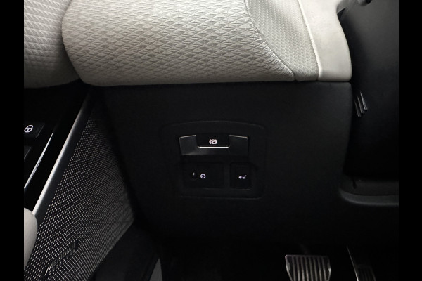 Land Rover Range Rover Velar 2.0 P300 Turbo AWD R-Dynamic HSE Aut. *PANO | HEAD-UP | LEATHER | MATRIX-LED | MEMORY-PACK | BLINDSPOT | MERIDIAN-SURROUND | DIGI-COCKPIT | CAMERA | KEYLESS | HEATED-COMFORTSEATS | PRIVACYGLASS | SHIFTPADDLES | TOWBAR | 22"A