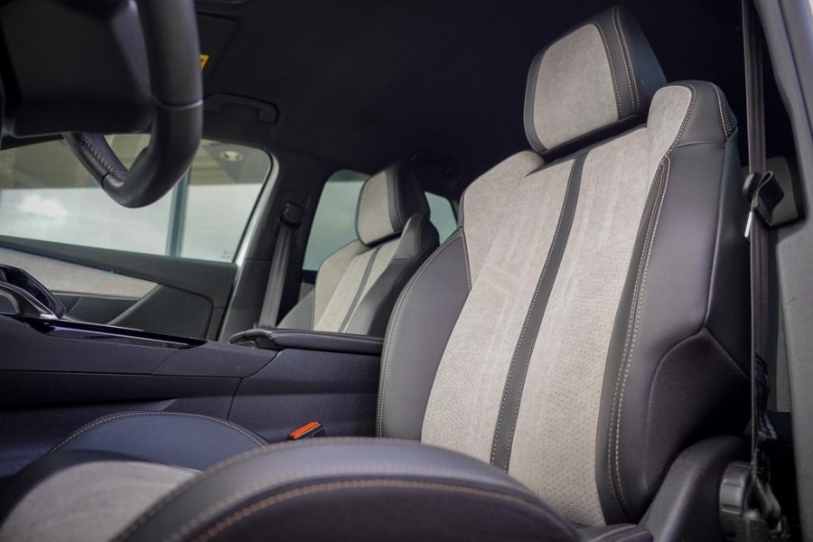 Peugeot 3008 1.6 HYbrid4 300 GT / Dode Hoek / Zwart Dak / Parelmoer Wit / Carplay