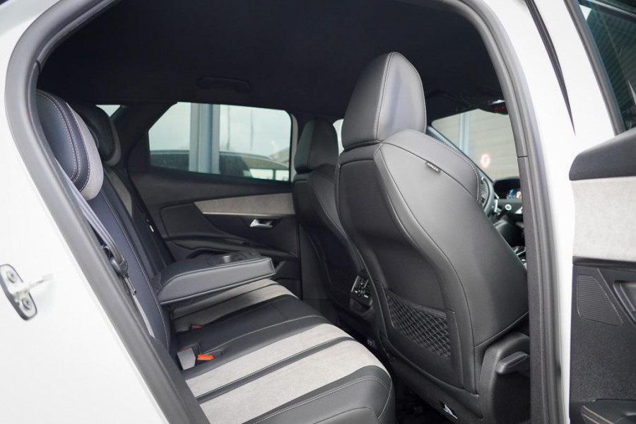 Peugeot 3008 1.6 HYbrid4 300 GT / Dode Hoek / Zwart Dak / Parelmoer Wit / Carplay