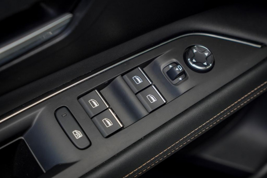 Peugeot 3008 1.6 HYbrid4 300 GT / Dode Hoek / Zwart Dak / Parelmoer Wit / Carplay