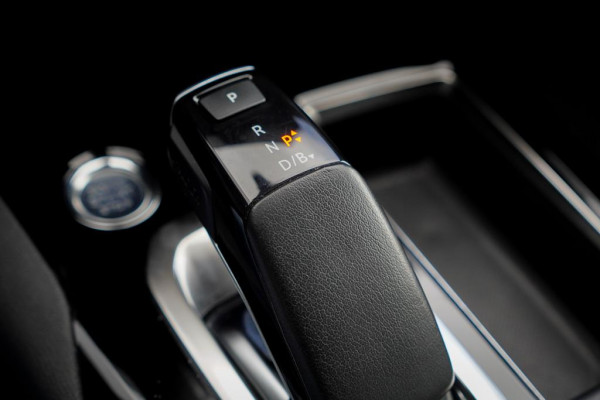 Peugeot 3008 1.6 HYbrid4 300 GT / Dode Hoek / Zwart Dak / Parelmoer Wit / Carplay