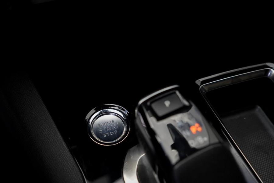 Peugeot 3008 1.6 HYbrid4 300 GT / Dode Hoek / Zwart Dak / Parelmoer Wit / Carplay