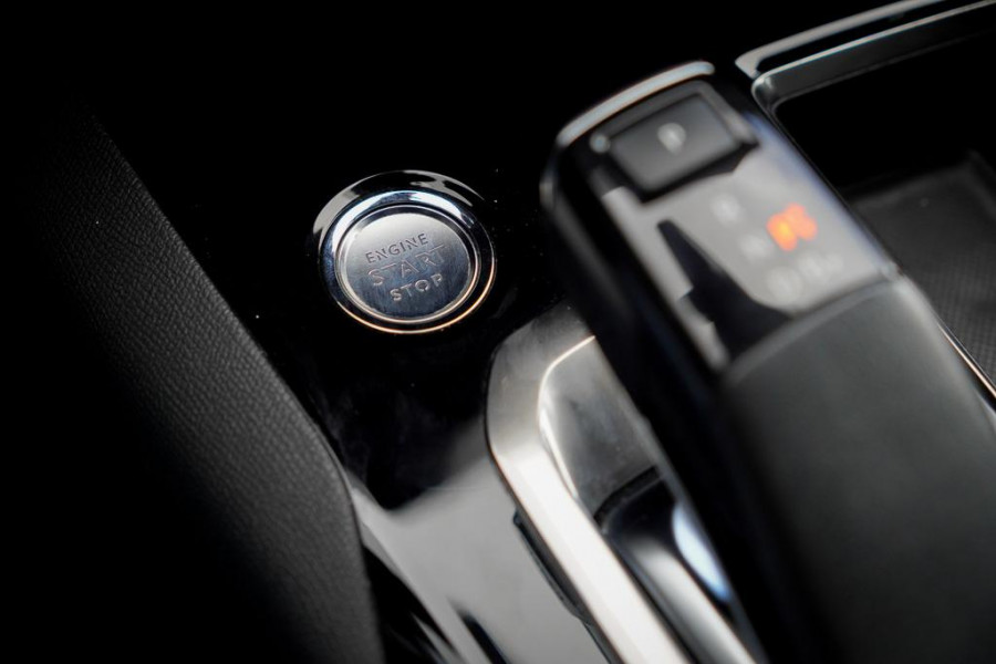 Peugeot 3008 1.6 HYbrid4 300 GT / Dode Hoek / Zwart Dak / Parelmoer Wit / Carplay