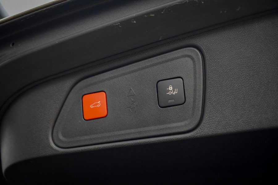 Peugeot 3008 1.6 HYbrid4 300 GT / Dode Hoek / Zwart Dak / Parelmoer Wit / Carplay