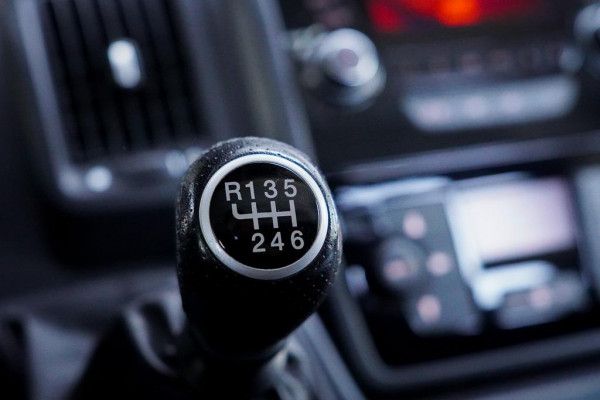 Peugeot Boxer 335 2.2 BlueHDi 165 L3H2 Pro / Oprijwagen / Autotransport / 1290 kg laadgewicht / Luchtvering / Lier / Jegger Alu Opbouw