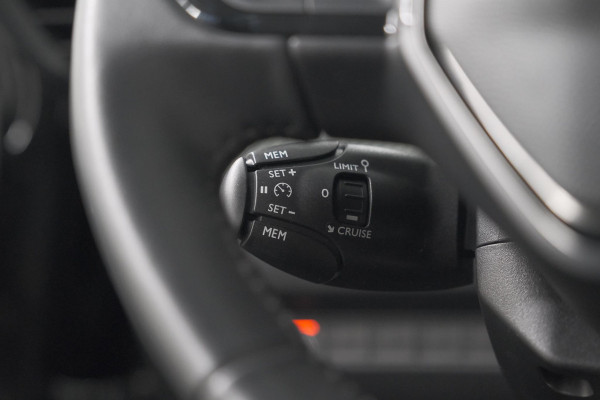 Peugeot e-208 EV Allure 50 kWh | Parkeersensoren | Apple Carplay | Climate Control | 3-fasen