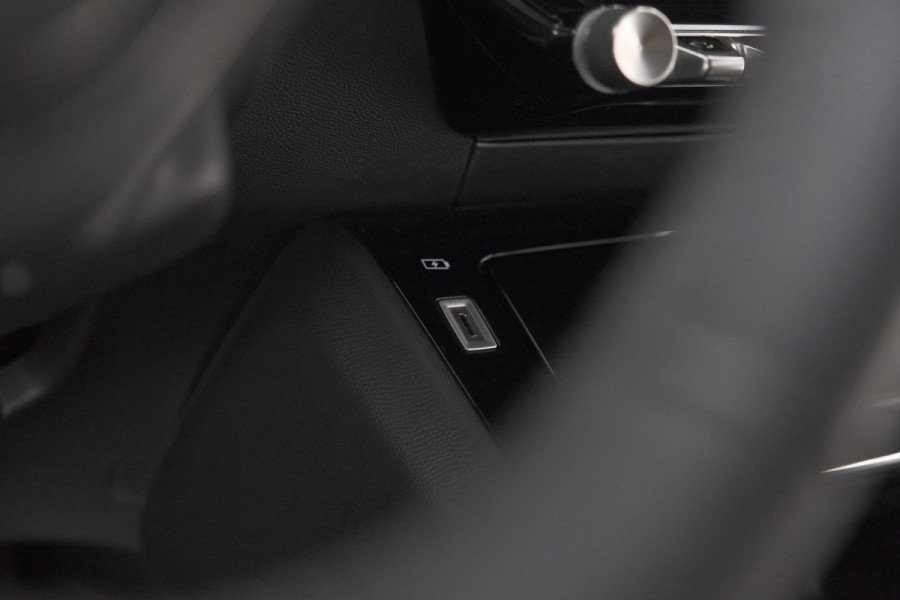 Peugeot e-208 EV Allure 50 kWh | Parkeersensoren | Apple Carplay | Climate Control | 3-fasen