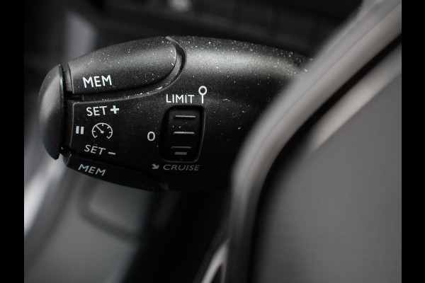 Peugeot 208 1.2 PureTech 100pk Active Pack Navigatie Apple Carplay/Android Auto Parkeersensoren achter Cruise Control Airco Lichtmetalen velgen