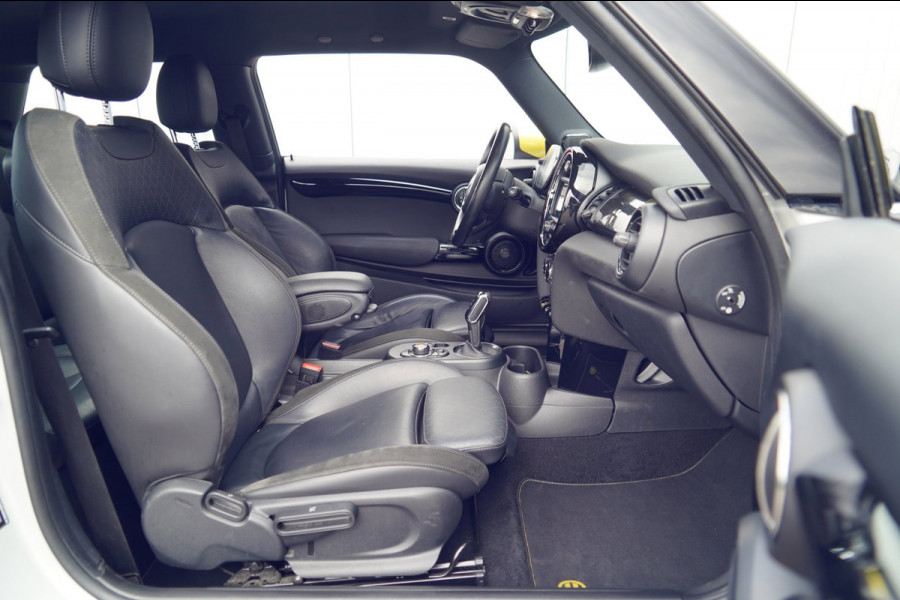 MINI Mini Electric Charged 33 kWh / Incl. BTW / Harman Kardon / Camera / Navi / Stoelverw. / Head-Up / Leder