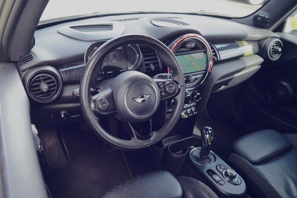 MINI Mini Electric Charged 33 kWh / Incl. BTW / Harman Kardon / Camera / Navi / Stoelverw. / Head-Up / Leder