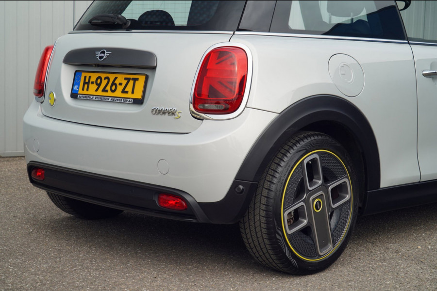 MINI Mini Electric Charged 33 kWh / Incl. BTW / Harman Kardon / Camera / Navi / Stoelverw. / Head-Up / Leder