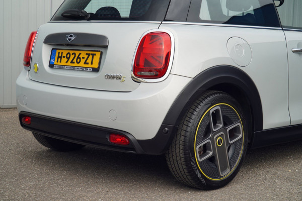 MINI Mini Electric Charged 33 kWh / Incl. BTW / Harman Kardon / Camera / Navi / Stoelverw. / Head-Up / Leder