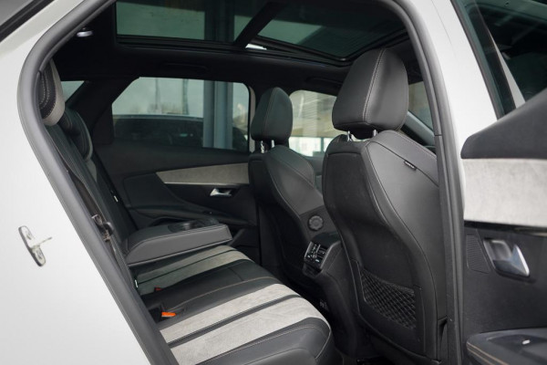Peugeot 3008 1.6 HYbrid4 300 GT / Pano / Elek Klep / Carplay / Black Pack